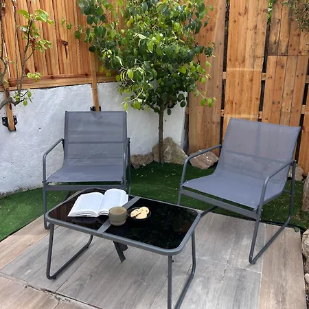 Дом отдыха Cozy & Garden For People & Dogs